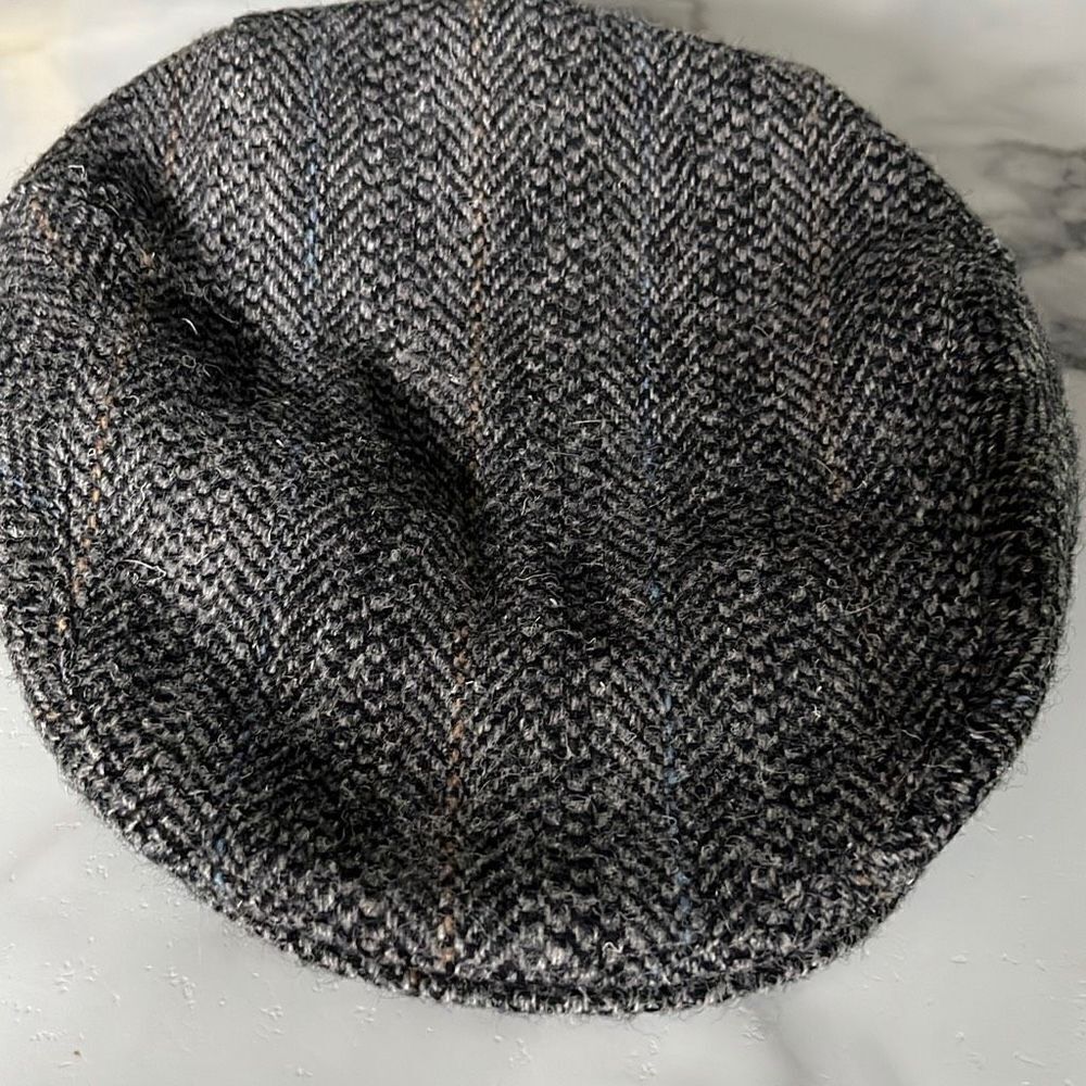 VNTG GENTS 100% WOOL HAND WOVEN  HARRIS TWEED FLAT CAP / DRIVING HAT  FROM SCOTL